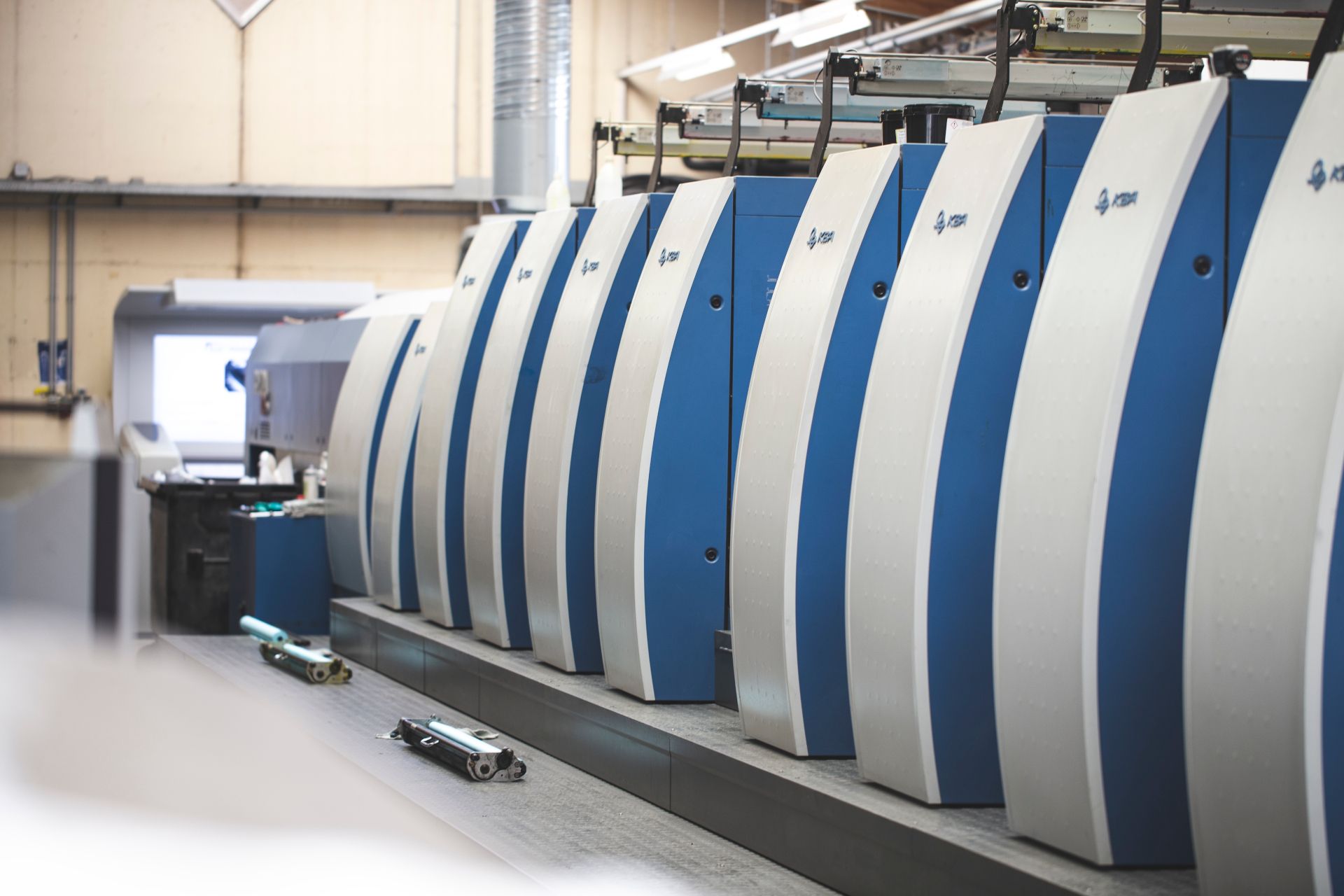 8-Farben LED-UV Druckmaschine im Ganzbogenformat mit Wendung und Lackwerk 8-Farben LED-UV Druckmaschine im Ganzbogenformat mit Wendung und Lackwerk