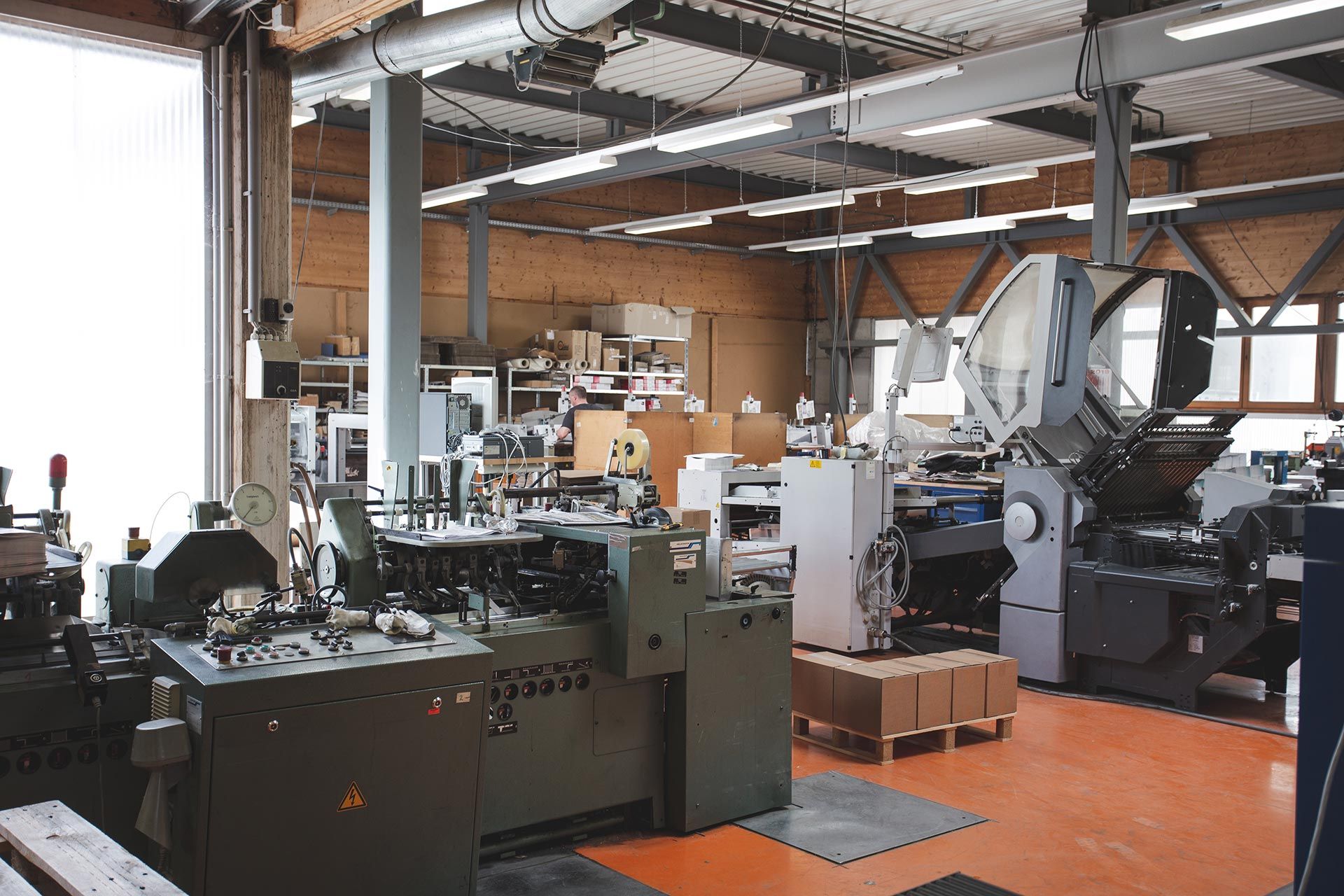 Übersichts eines Teiles unserer Endfertigungshalle Übersichts eines Teiles unserer Endfertigungshalle