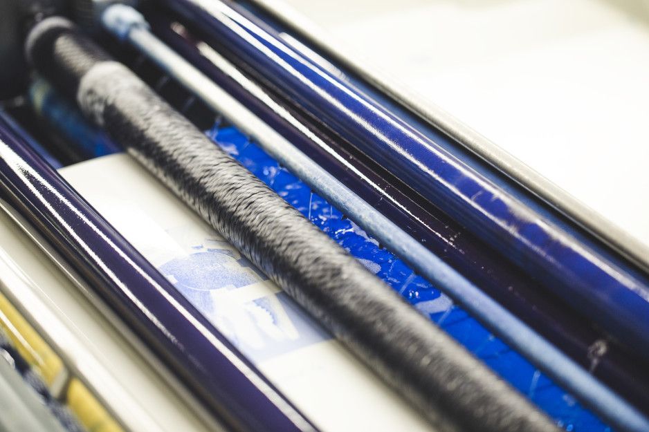 Druckplatten werden entwickelt und ausgewaschen Druckplatten werden entwickelt und ausgewaschen