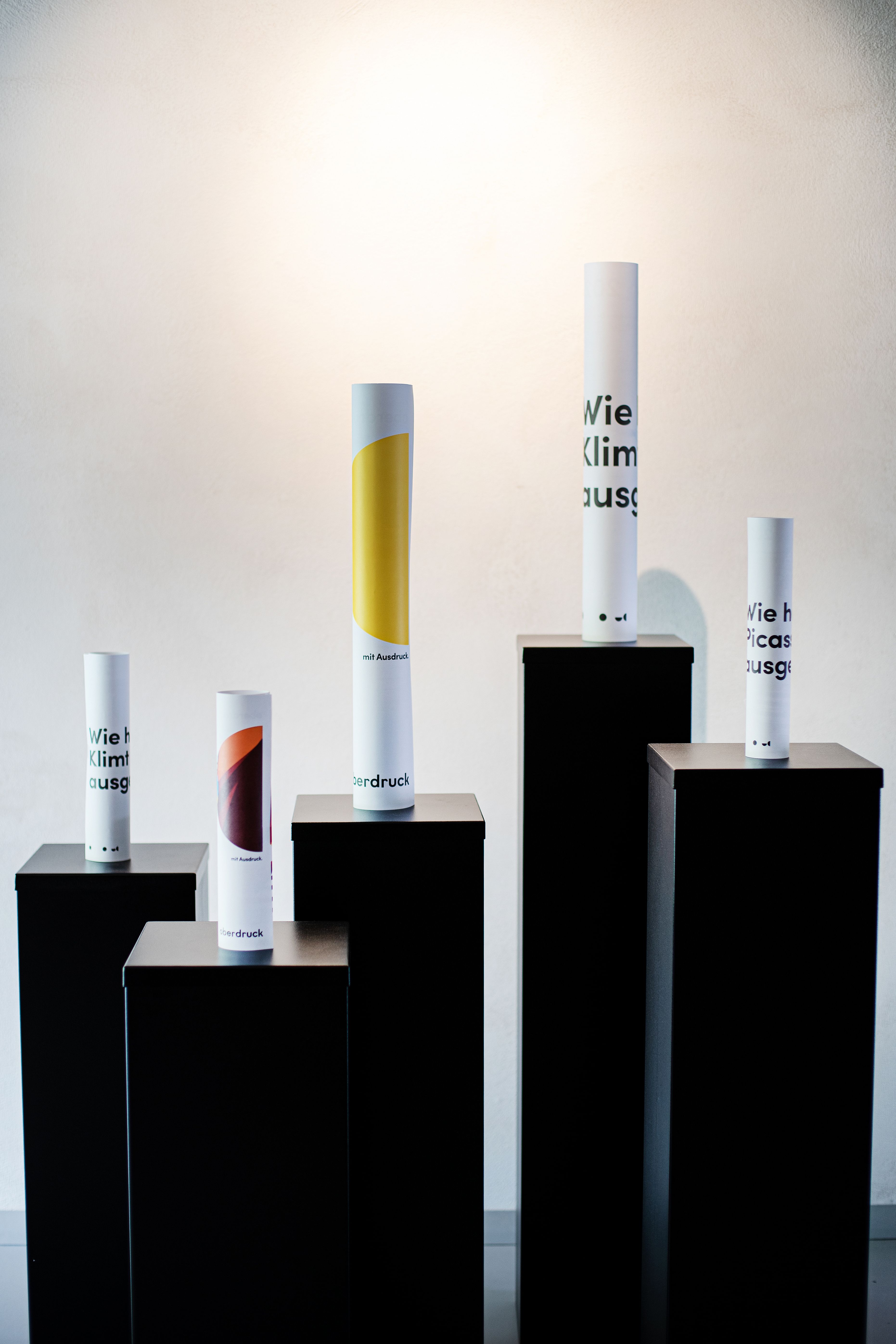 Jahreswandkalender eingerollt