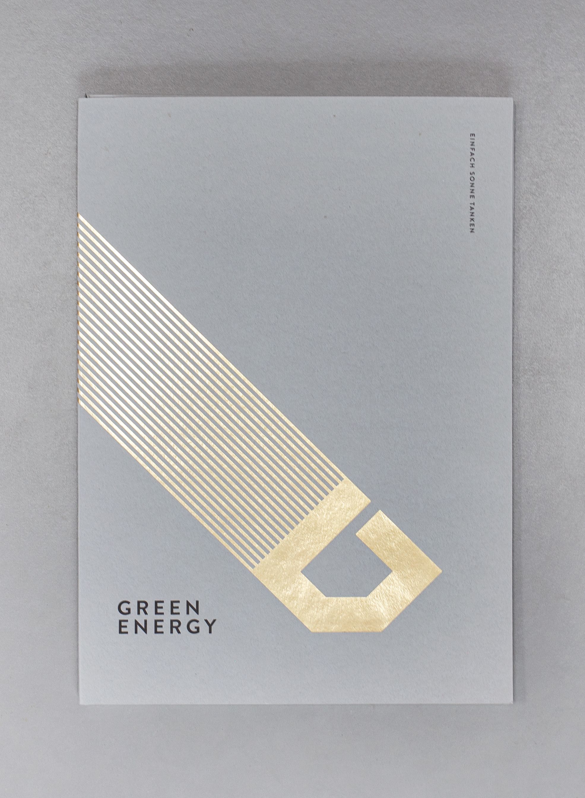 Flügelmappe mit Goldprägung: Detail Vorderseite