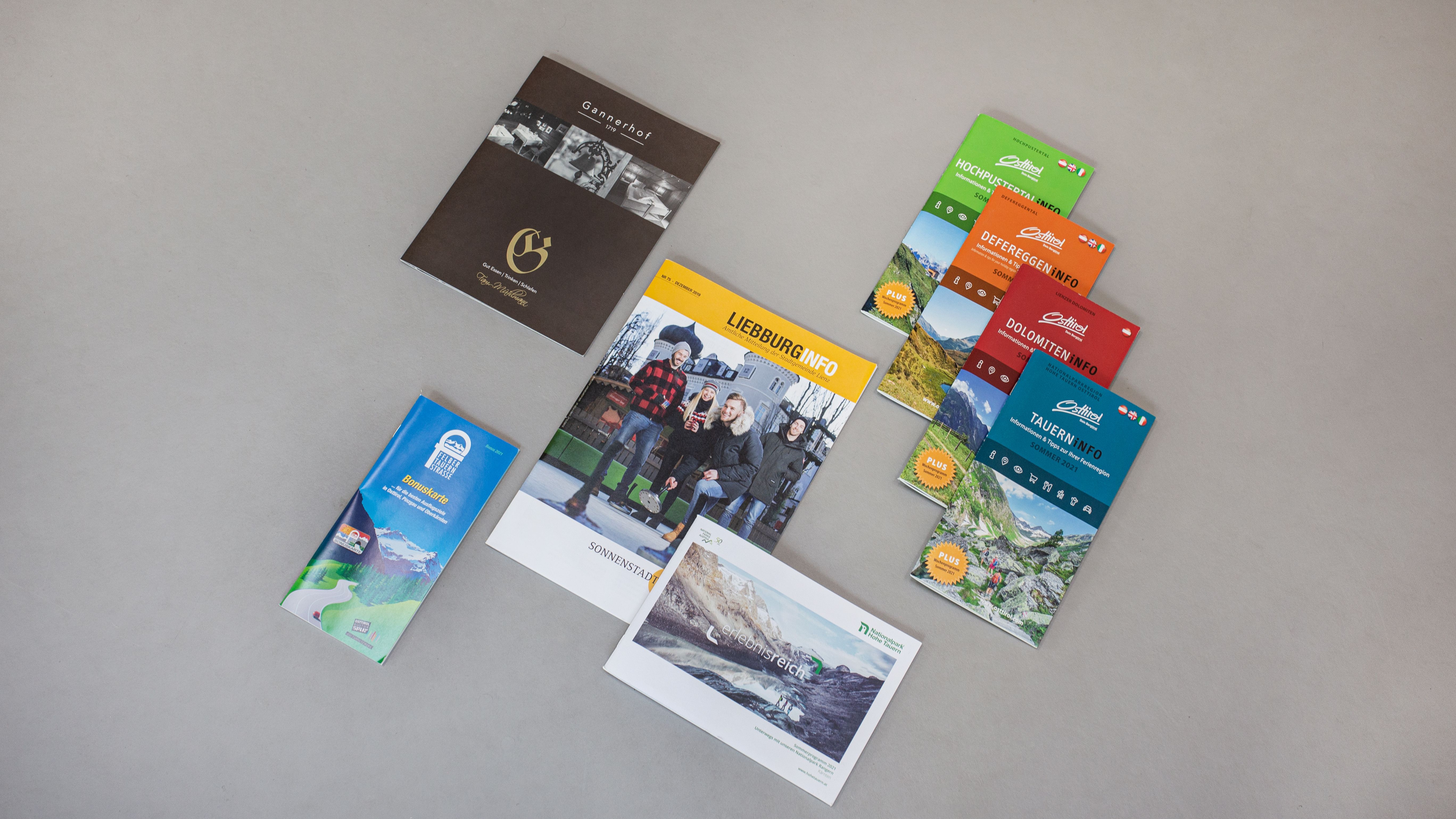 Übersichtsbild von Produkten mit Rückenheftung