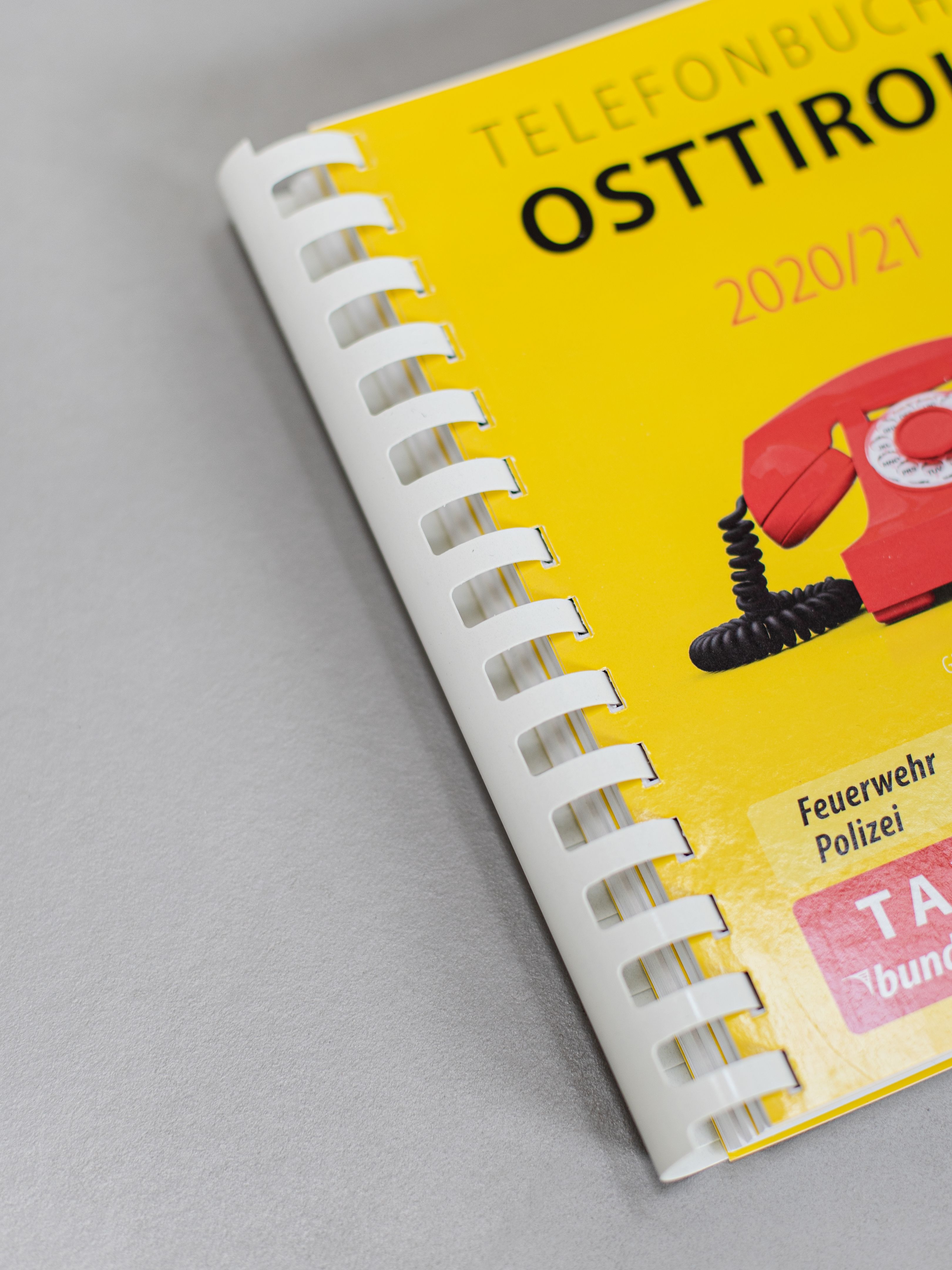 Telefonbuch mit Kunststoffspiralbindung
